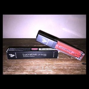 Younique moonstruck lucrative lip lovesick